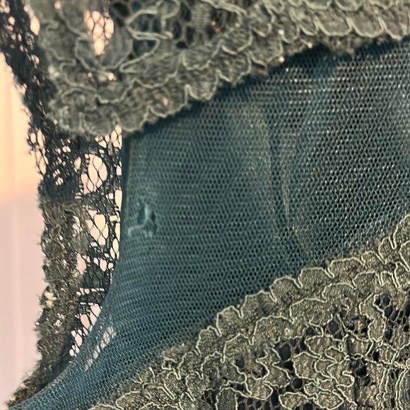 Elegant Teal Lace Dress - Picture 3 of 5